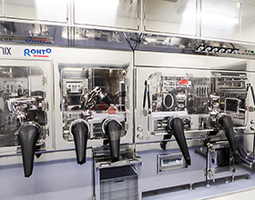 ロートリサーチビレッジ京都内に設置された自動細胞培養装置